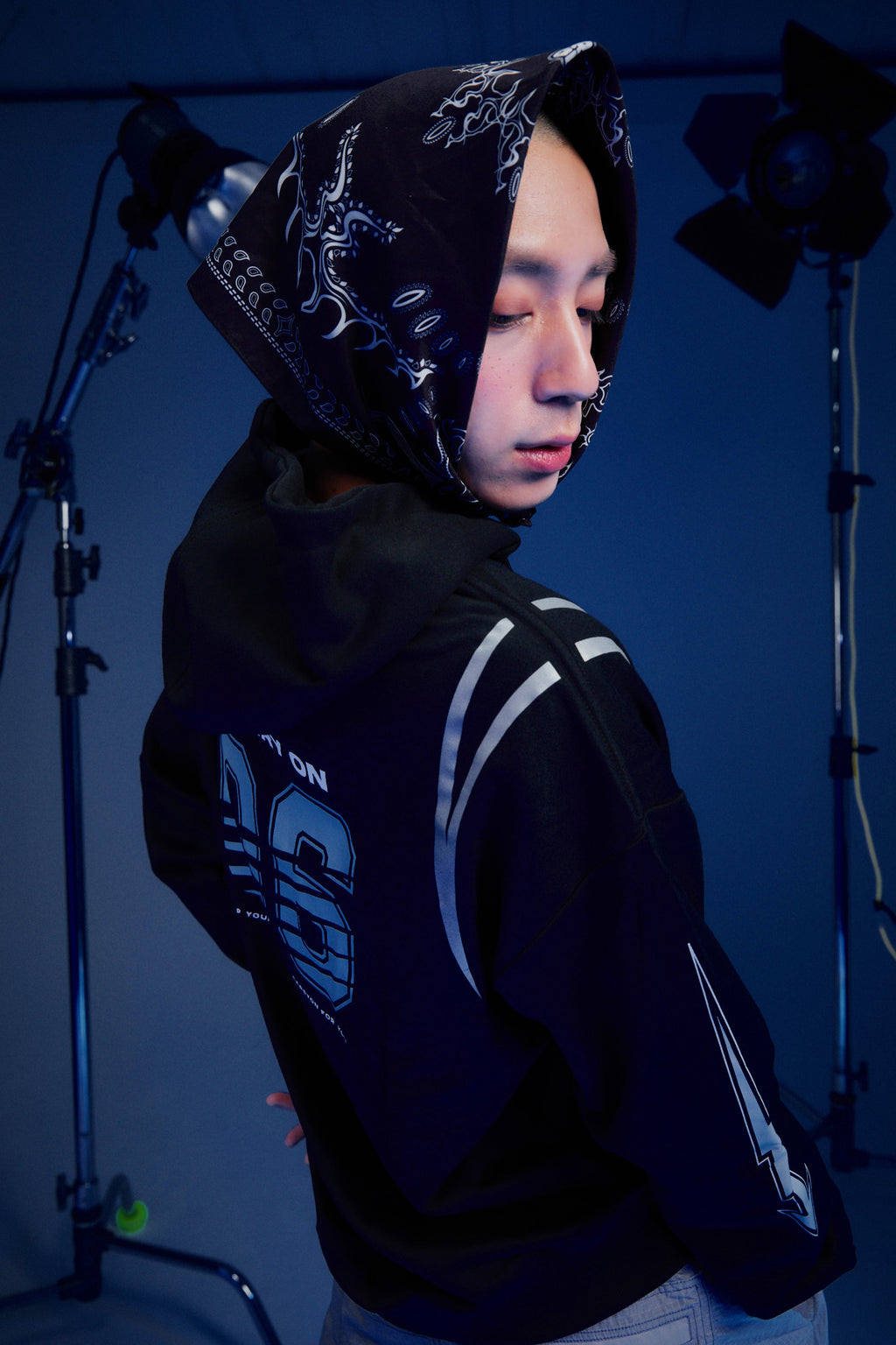 CARRYON 24FW Thunder Flow Hoodie 330g 毛圈巾 閃電 反光條 帽T 黑色