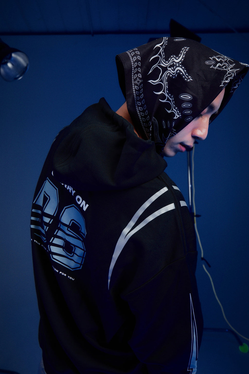 CARRYON 24FW Thunder Flow Hoodie 330g 毛圈巾 閃電 反光條 帽T 黑色