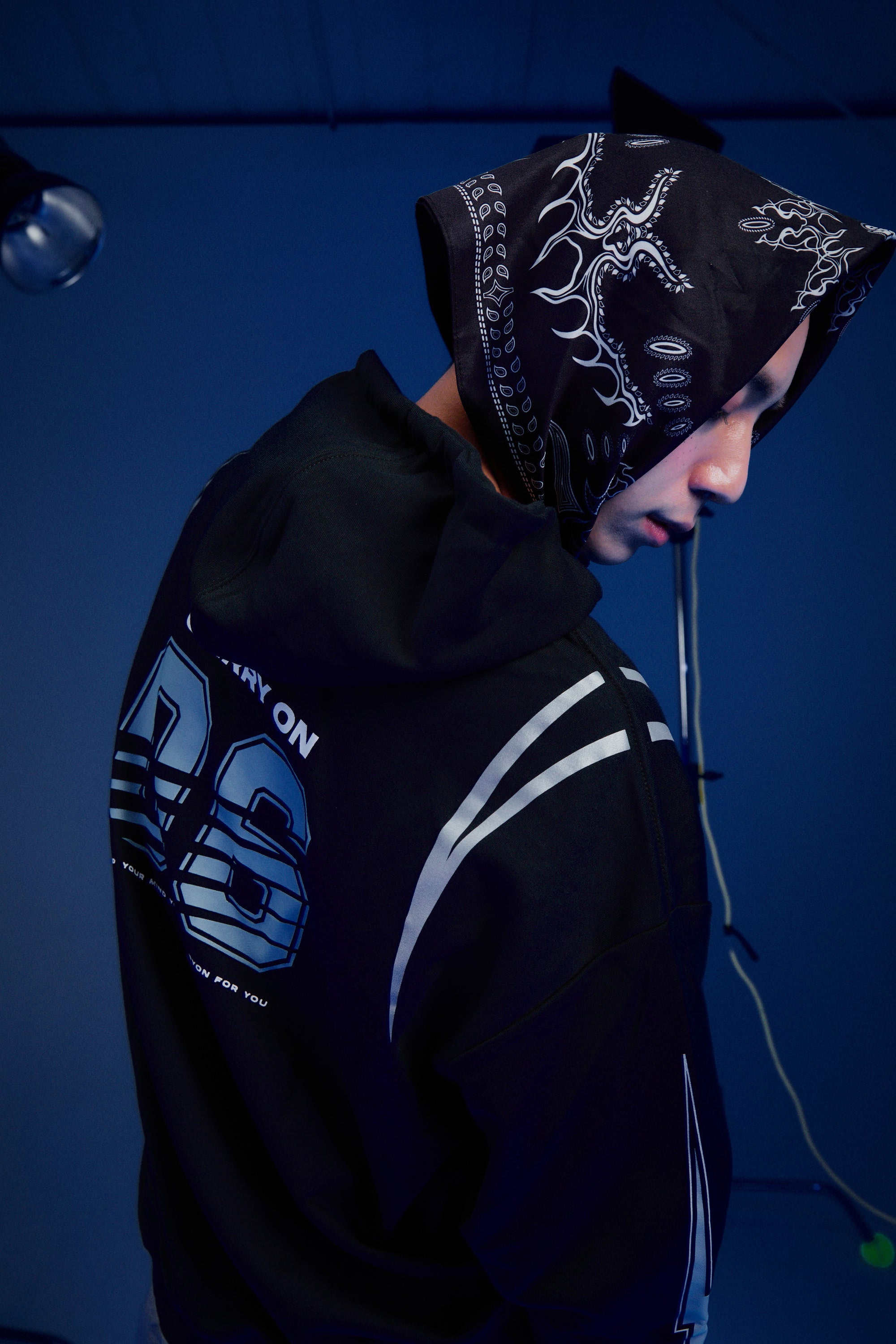 CARRYON 24FW Thunder Flow Hoodie 330g 毛圈巾 閃電 反光條 帽T 黑色