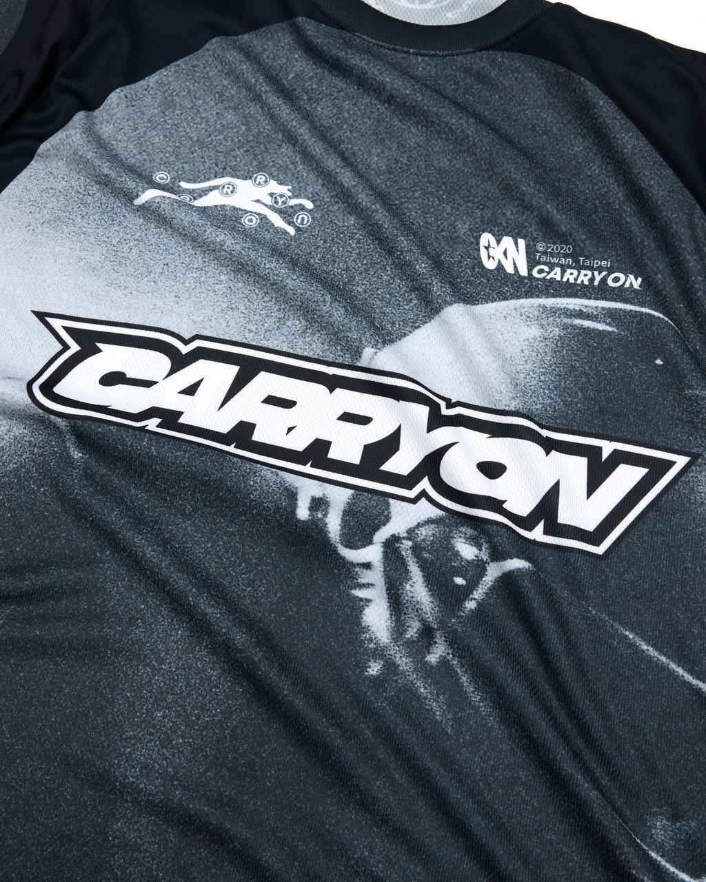 CARRYON 26SS Gridiron Graphic Raglan Jersey 橄欖員球衣 黑色