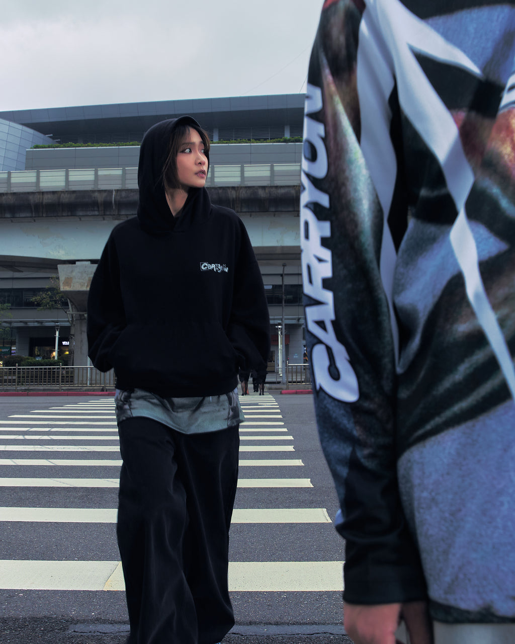 CARRYON 26 Pre-Spring LIFE IS A BITCH Hoodie 內刷毛帽T  黑色