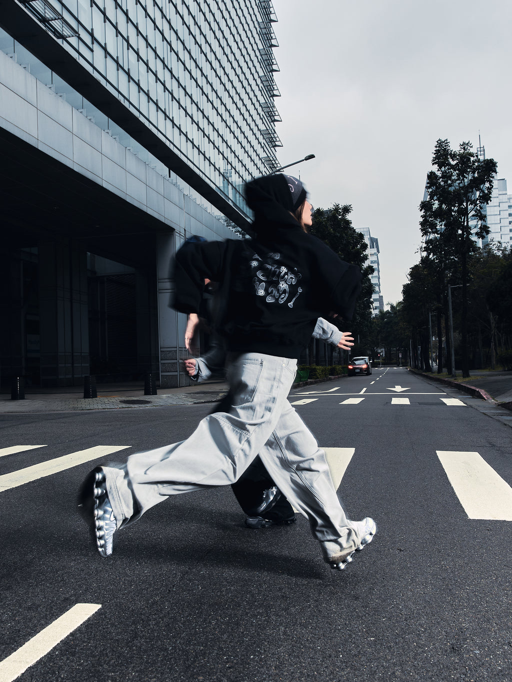 CARRYON 26 Pre-Spring LIFE IS A BITCH Hoodie 內刷毛帽T  黑色