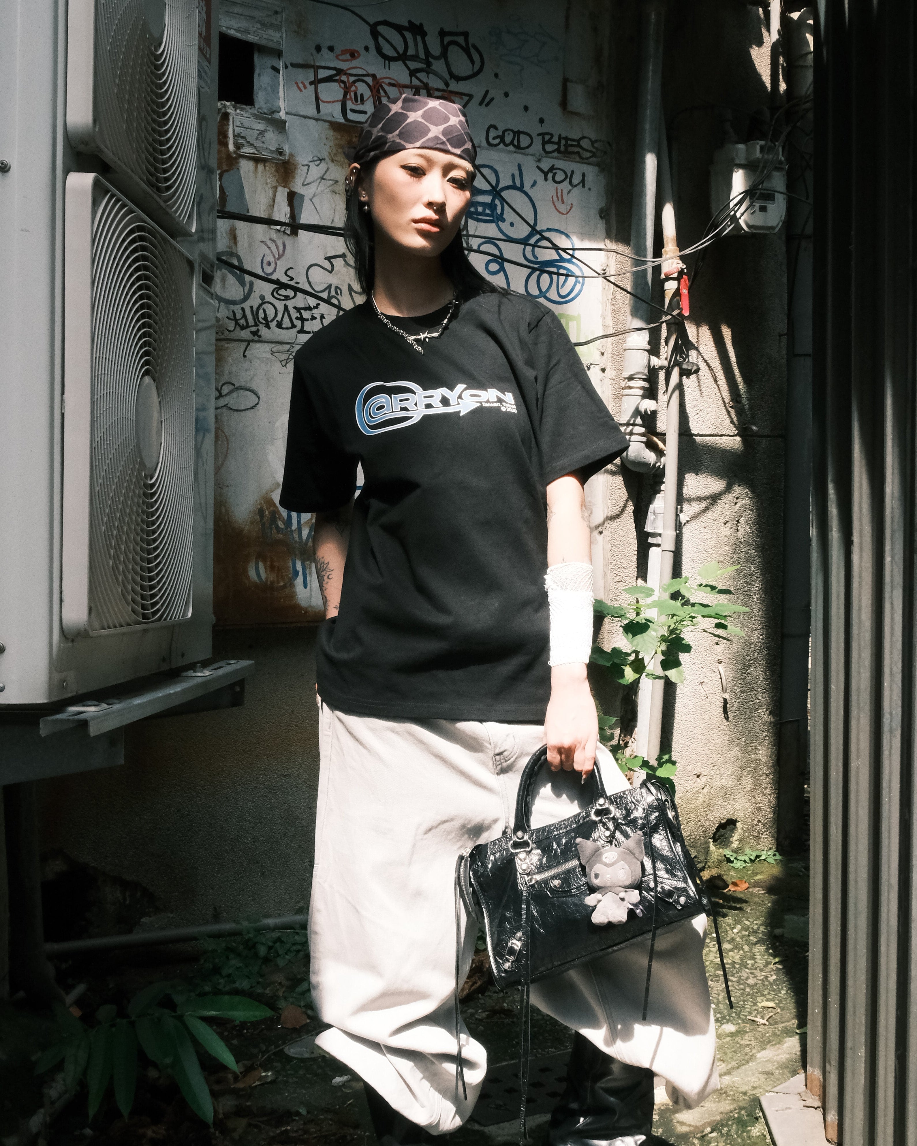 CARRYON 26SS Arrow Logo Tee 經典箭頭短T 黑色 修身版型