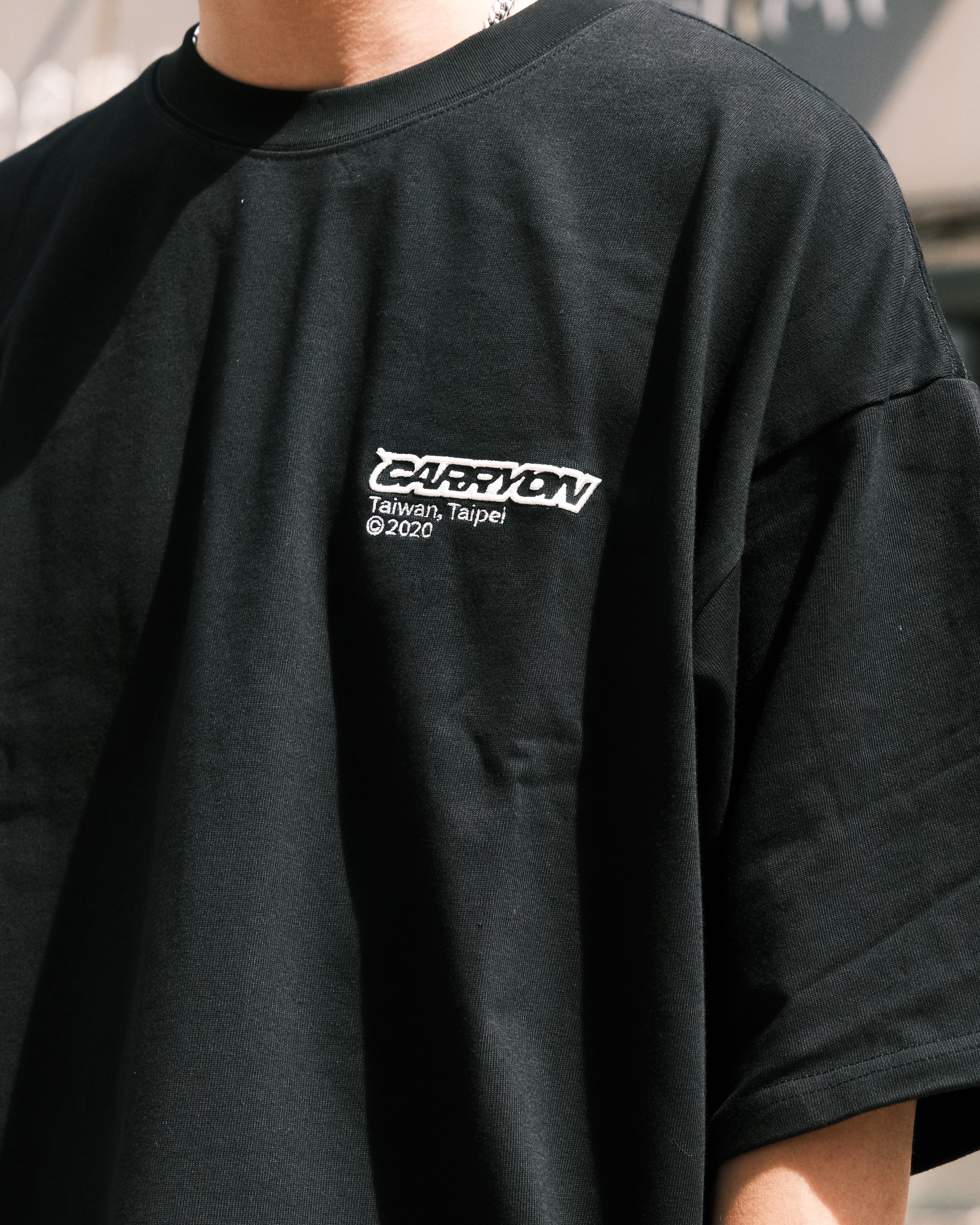 CARRYON 26SS Essential Logo Tee 刺繡短袖 黑色 Boxy 版型