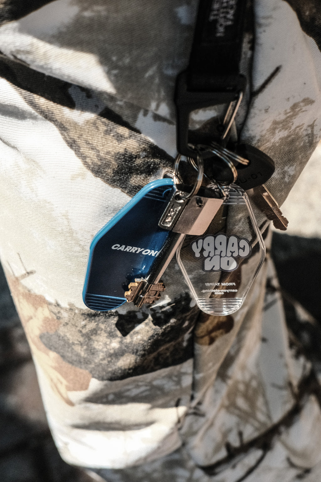 CARRYON 25SS Logo keychain 菱形鑰匙圈 透明